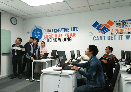 Các học viên khóa I The Java Cup bảo vệ dự án tốt nghiệp khóa học